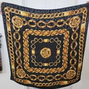Elegant Black and Gold Chain Pattern Scarf